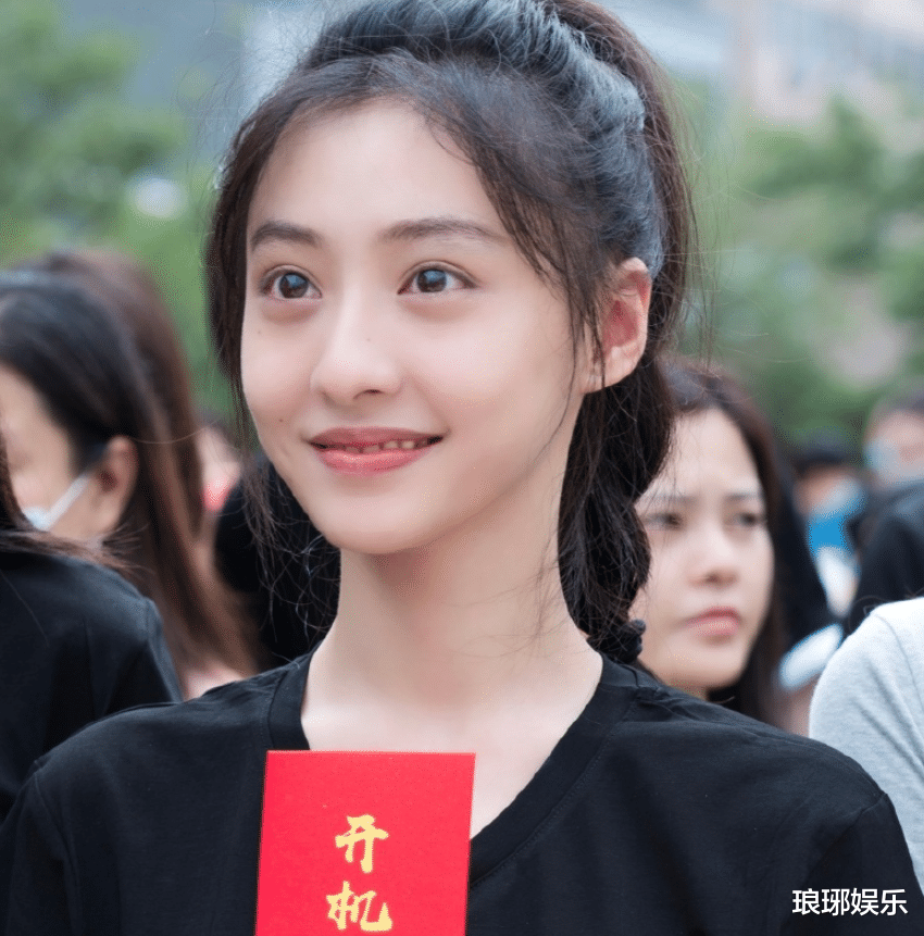 许晴|《天才基本法》开机现场，张子枫张新成好般配，女二号却抢镜了