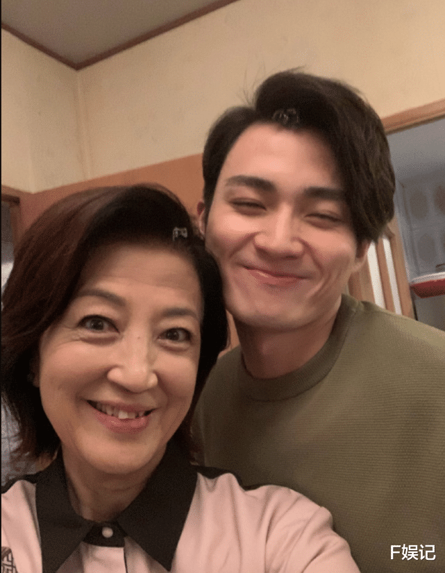 玉骨遥|TVB老戏骨生日在家中设宴款待两位力捧小生