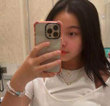 刘銮雄|刘銮雄血亏百亿,甘比豪宅庆生,12岁女儿身价达40亿,真人生赢家