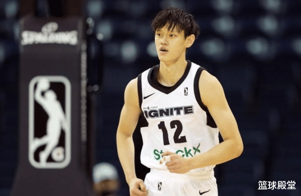 曾凡博|8+2！曾凡博外線狂鐵，內(nèi)線打出優(yōu)勢！但節(jié)奏跟不上，2隱患很明顯