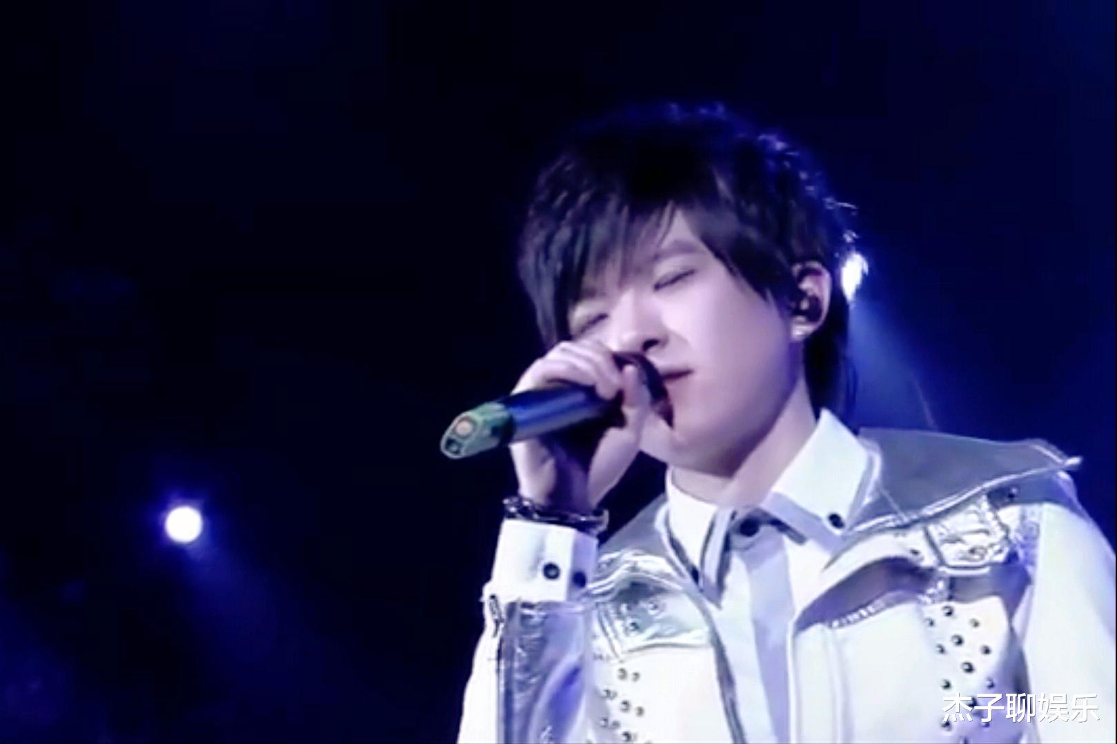 佟大为|38岁歌手3月还清200万负债，落魄街头卖艺想轻生，曾因仙剑三爆红