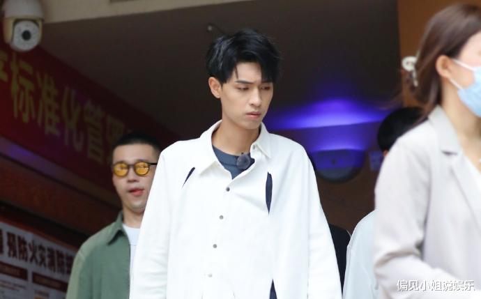 秦霄贤|德云社秦霄贤前线大粉，疑似携粉丝集资跑路，被揭穿后百般抵赖