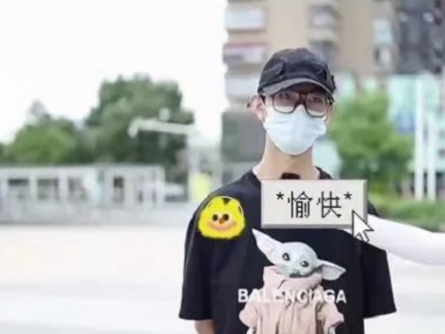 萌听小c姐|街头采访：“爸妈离婚你跟谁？”，不料男孩的选择出奇的一致