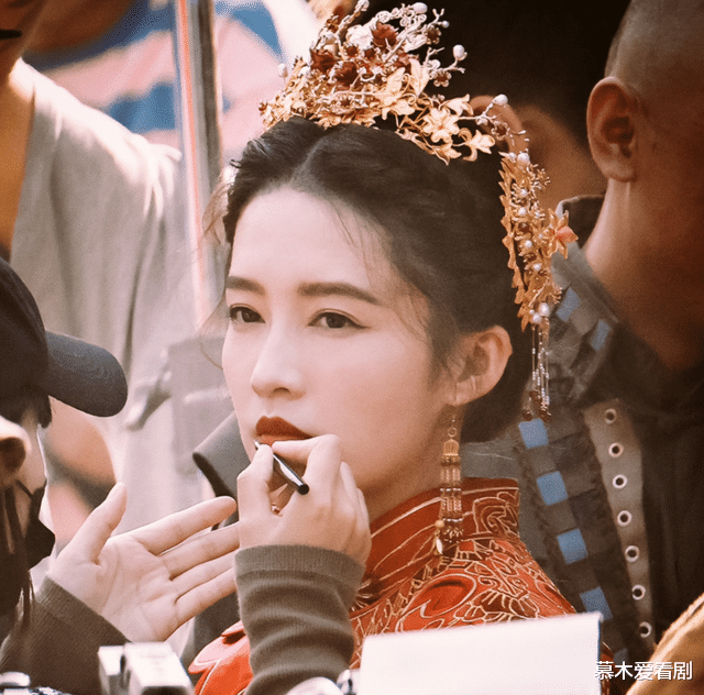 李沁|任嘉伦李沁新剧《请君》婚纱照路透！cp感超强，这次能甜甜恋爱吗