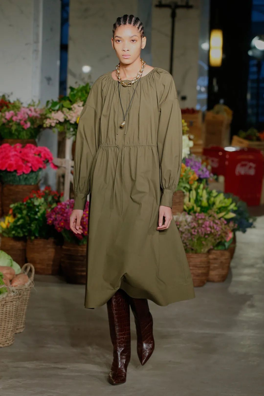 纺织服装时尚内参|Jason Wu 告诉你周末逛超市要这么穿!宽松针织毛衣搭配阔腿裤