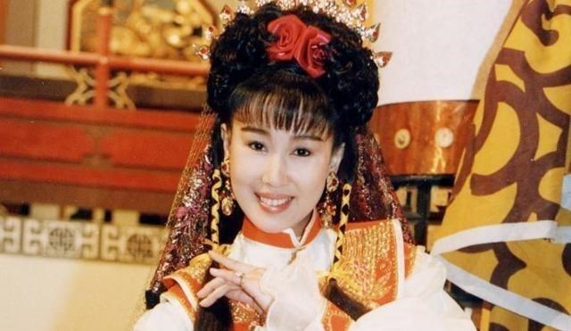 新白娘子传奇|《新白娘子传奇》碧莲，相爱28年却遭骗财背叛，62岁复出谋生