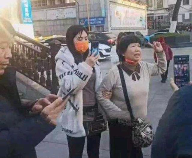 |杜新枝深夜发文感谢铁粉，评论区却满是嘲讽？