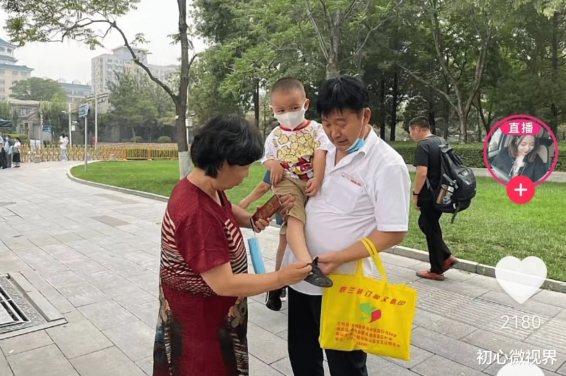 初心微视界 许敏哥哥发文护犊子引起支持者的反感，网友：长此以往人设要崩塌