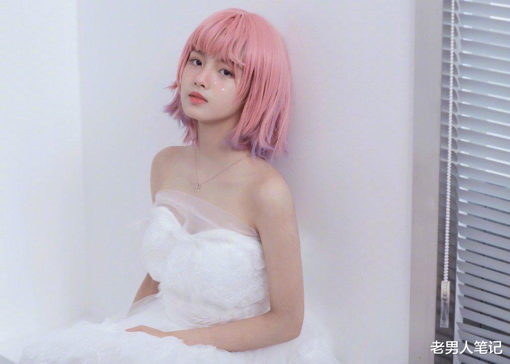 艾米|13岁的女生艾米，破次元撕漫粉造型，这太成熟了吧？