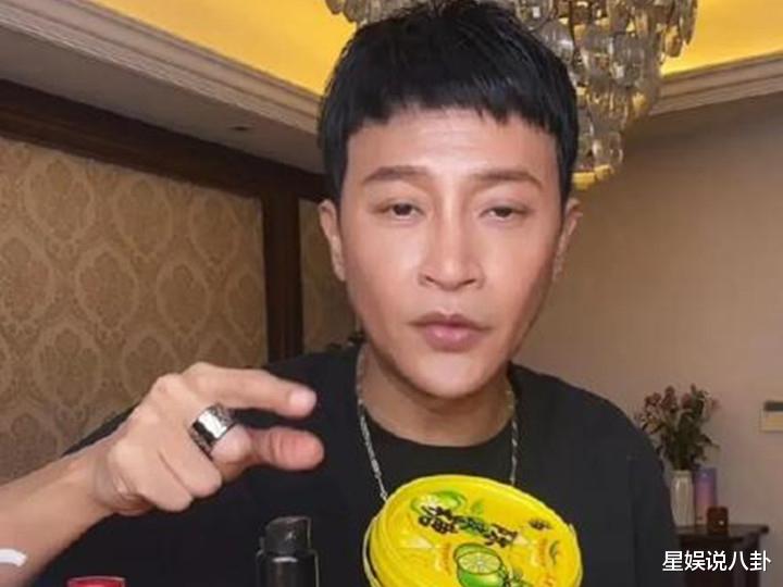 陈志朋|怒怼、拉黑、驱赶，陈志朋因没开美颜被嘲，直播间再次激发众怒