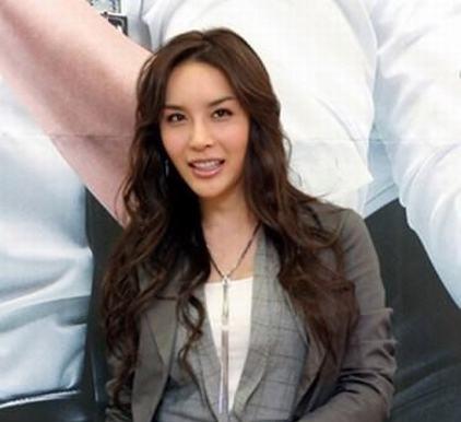 张娜拉|“吃奶骂娘”来圈钱的韩国明星，他们是偶像，还是“精神鸦片”？