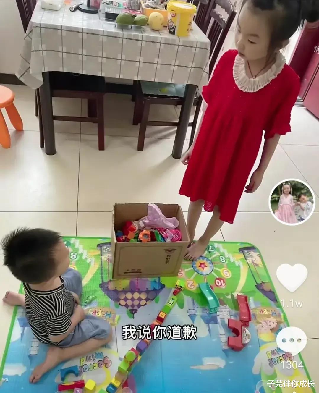 子芫伴你成长|奇奇坐地上玩，悦悦把他训哭，网友：田静，你怎么教得孩子？