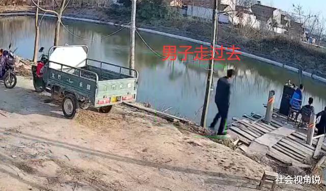 安徽|安徽一男子路遇钓友钓鱼，上前观看压塌木桥，四人全部落水