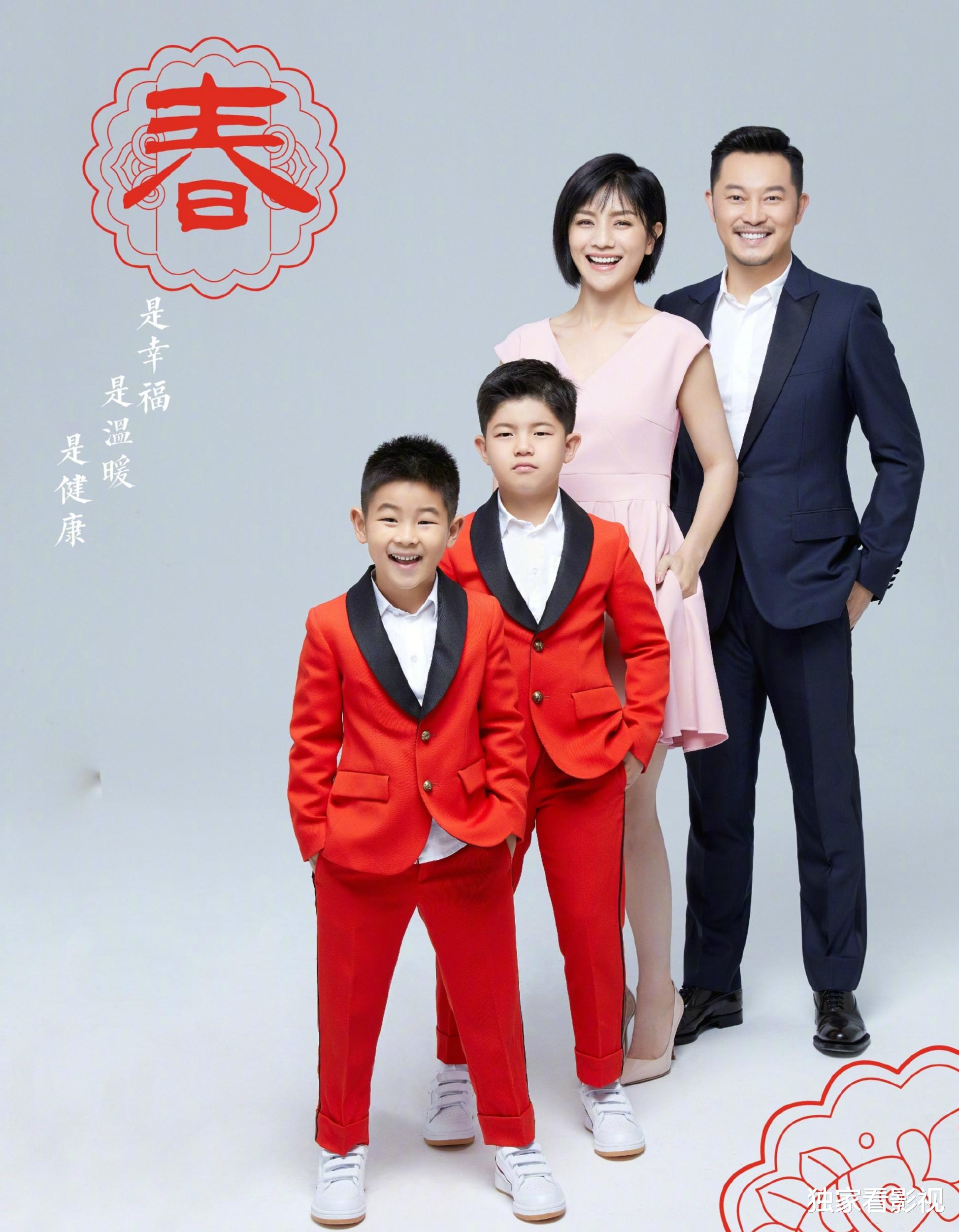 黄晓明|明星家庭晒新年全家福：陈小春王祖蓝二胎曝光，黄晓明夫妇很意外