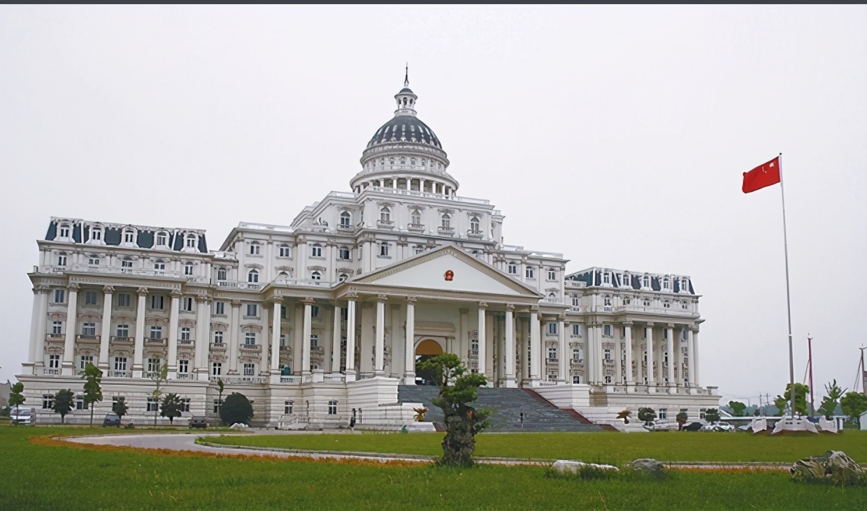 新濟南人小李 110個建筑界的“金酸莓獎”，國家發(fā)改委：嚴(yán)禁建設(shè)“丑陋建筑”