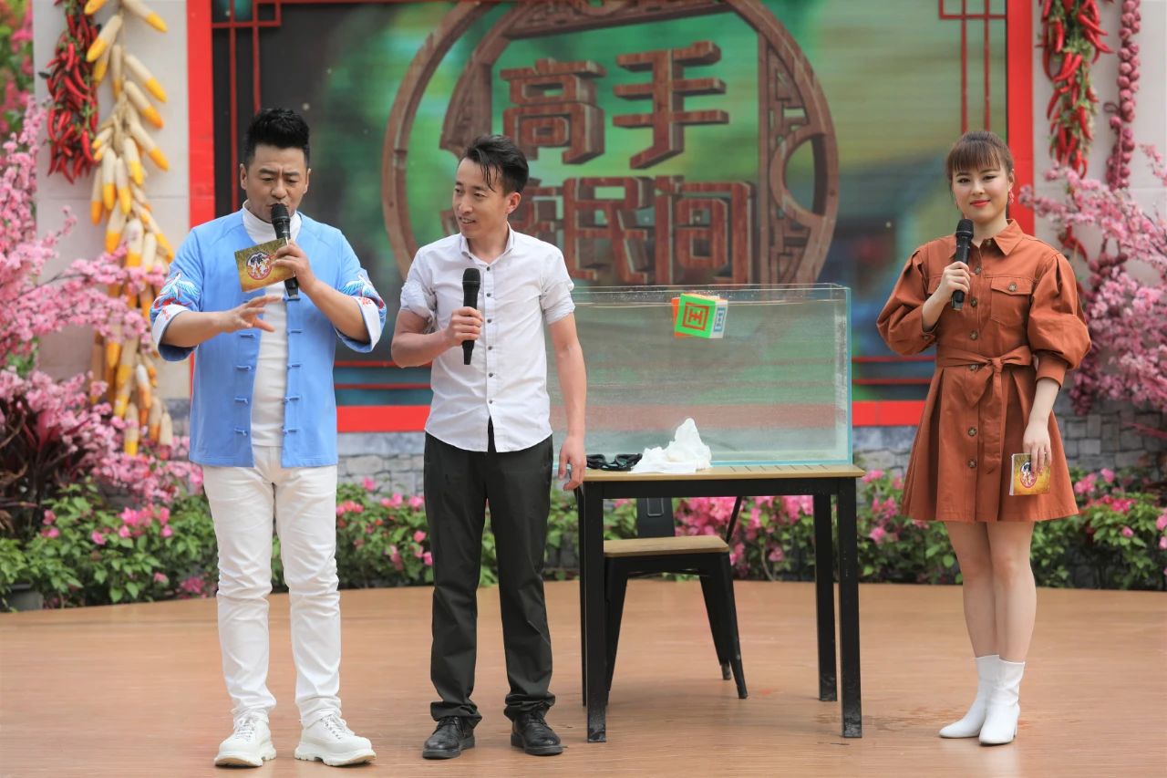 中国国情 乡村大舞台   “千岁舞团”齐跳卡点舞，网友直呼太可爱！