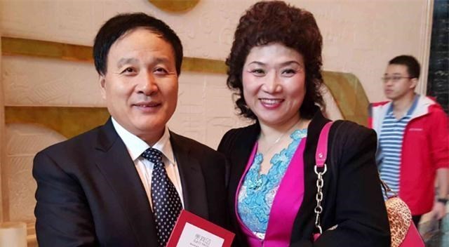 上海市 她40岁守寡，因丈夫一句遗言，把70亿变成285亿，摇身上海首富