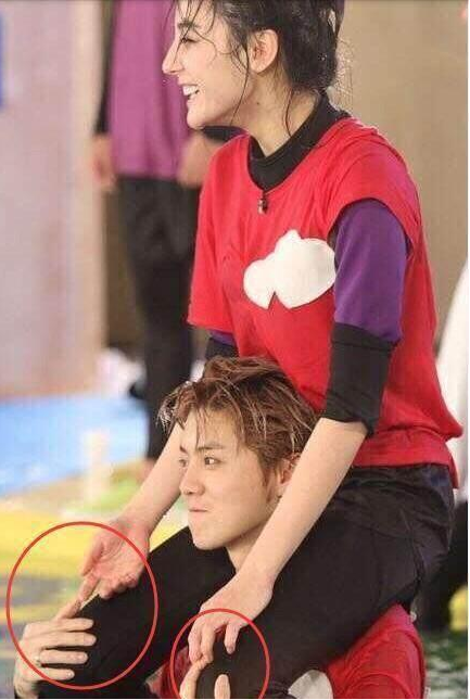 公主抱|影视剧“公主抱”为何只有上半身？看完全景镜头，笑出猪叫声！