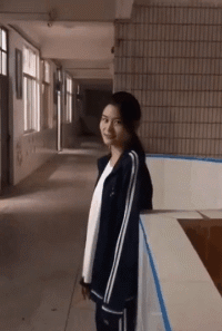 “检查背上刻的疙瘩对不对,拿真货对比下!”老哥艺高人胆大...