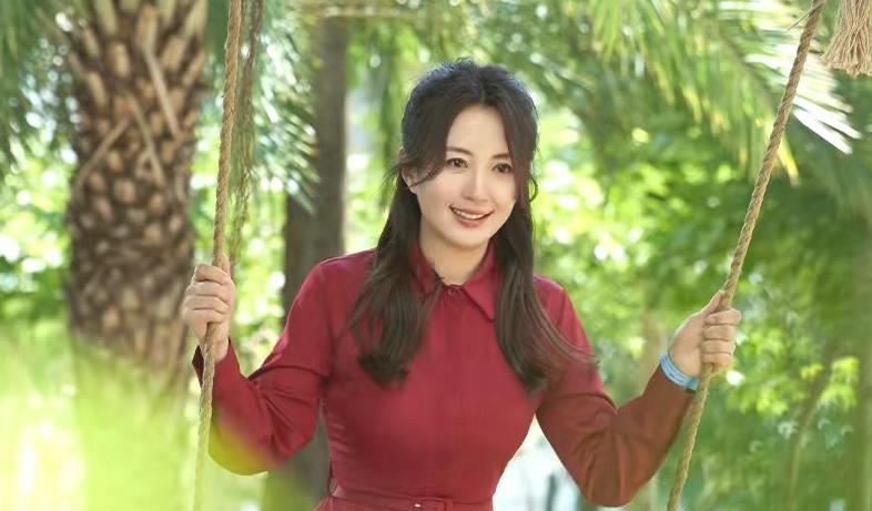 杨童舒|《女心理师》杨童舒演的妈妈好疯，穿红裙笑容瘆人，眼神让人发凉