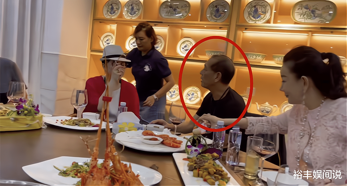 林正英|67岁钟发长居内地，打扮朴素仍显帅气，半生演反派与林正英同门