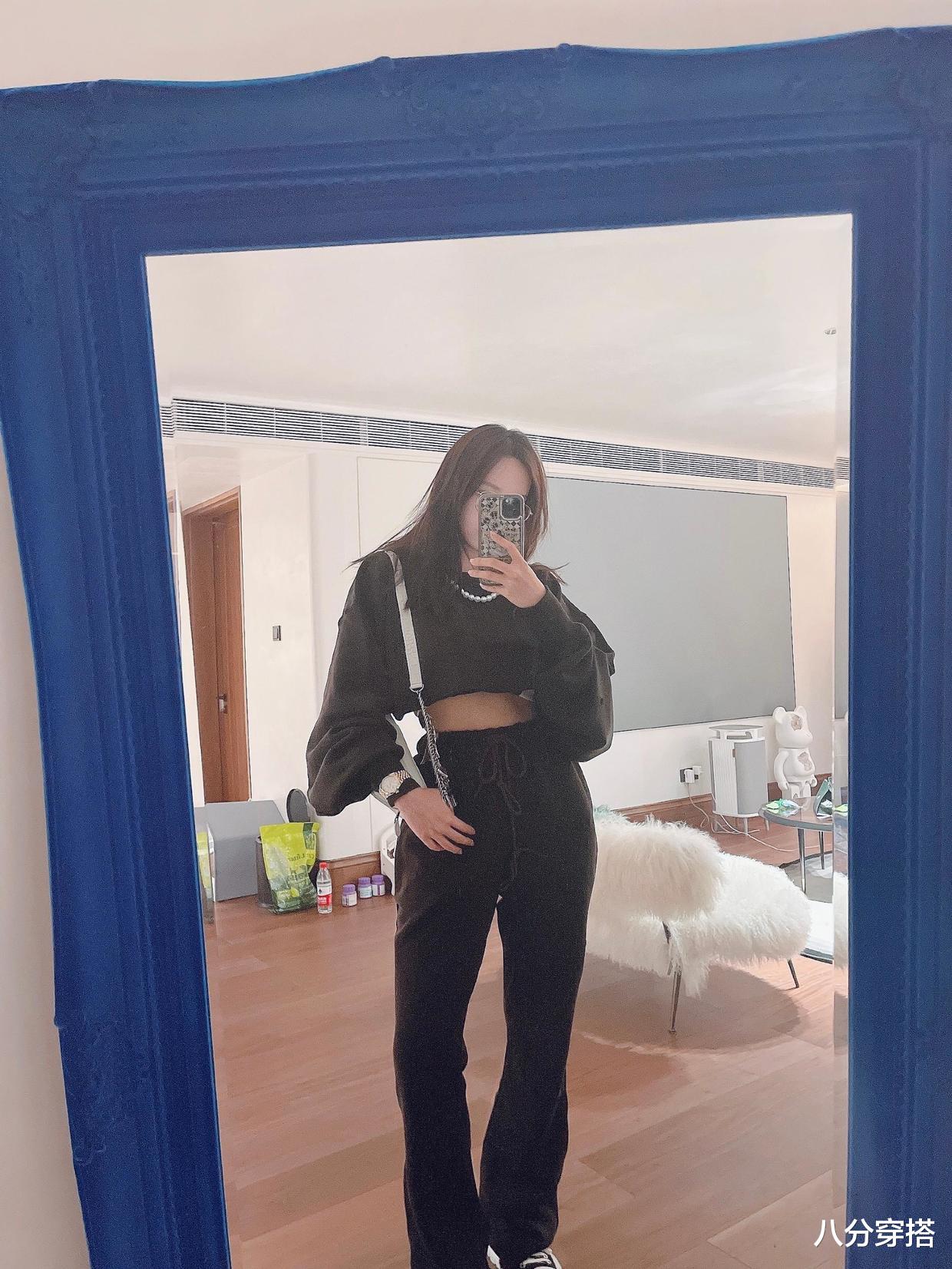 八分穿搭|程潇为美真舍得破费，穿上万块的卫衣玩“下半身失踪”，青春靓丽