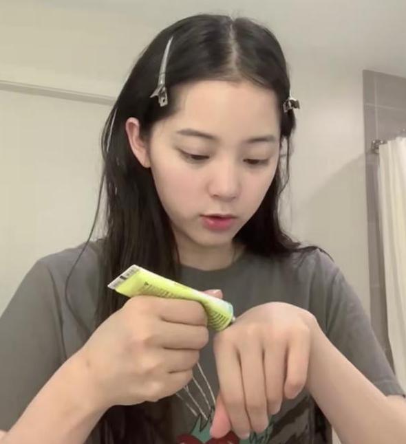 好物官|最近欧阳娜娜力荐的祛痘膏火了，纯天然茶树萃取，英国准王妃同款
