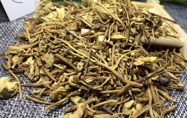 深度养生知识|走近中药，熟悉一下白薇，可以分为两种，退热之外还有哪些特点？