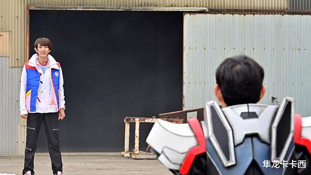 |机界战队全开者：破坏凯撒真身公开 超级战队也迎来了经典父子局