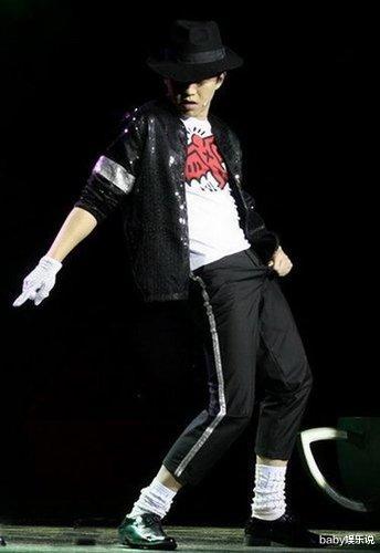 邓超|邓超：为姐姐治病倾家荡产，为父亲一夜白头，在苦中品尝爱