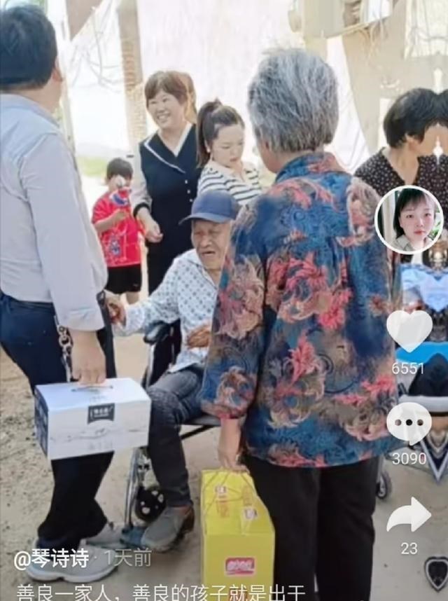 萌听小c姐|“成功人士”郭希宽带礼品下乡慰问老人，送牛奶送物资：大善人啊
