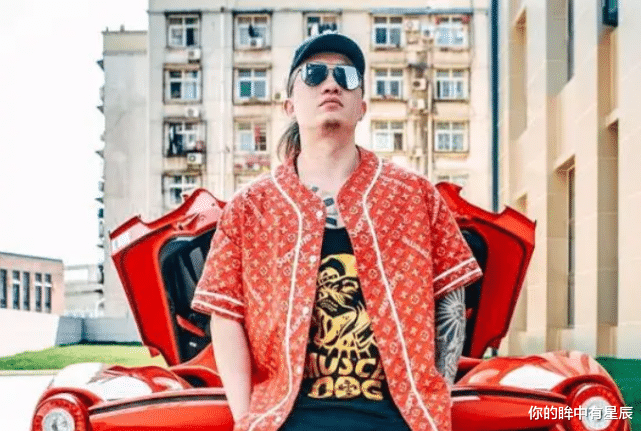 王思聪|名下一辆车顶王思聪一个车库，身边美女无数，李二狗到底什么来头