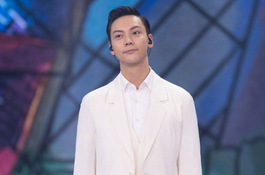 赵敏|陈伟霆形象翻车升级，路透刘海似蜈蚣腿，喜提“古装丑男主”称号