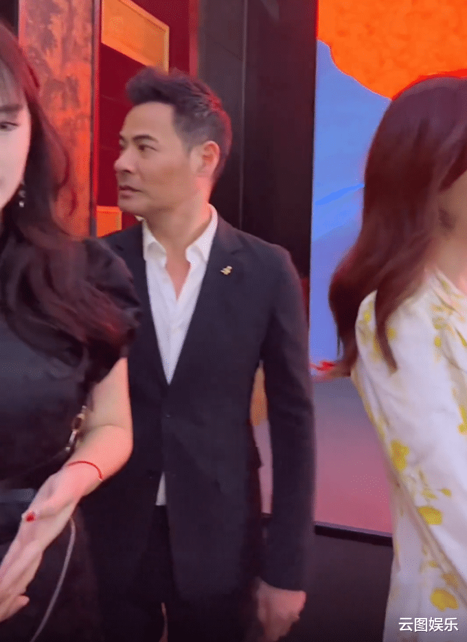 杨思琦|黎耀祥谢天华回家过年,新一批TVB艺人组团回内地,全都是熟面孔