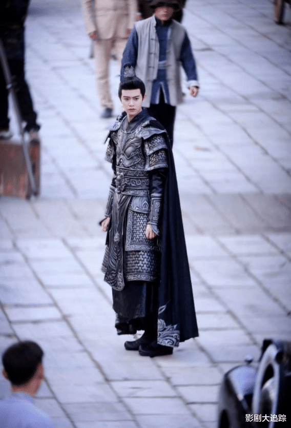 任嘉伦|任嘉伦《请君》盔甲路透出炉，一秒梦回周生辰，还带雪中甜蜜对视