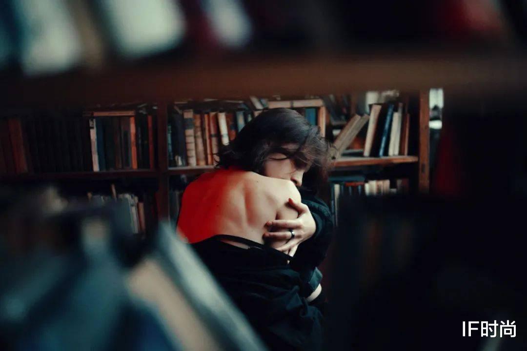 IF时尚|豆瓣9.4分!关系再好,也不要帮这种忙