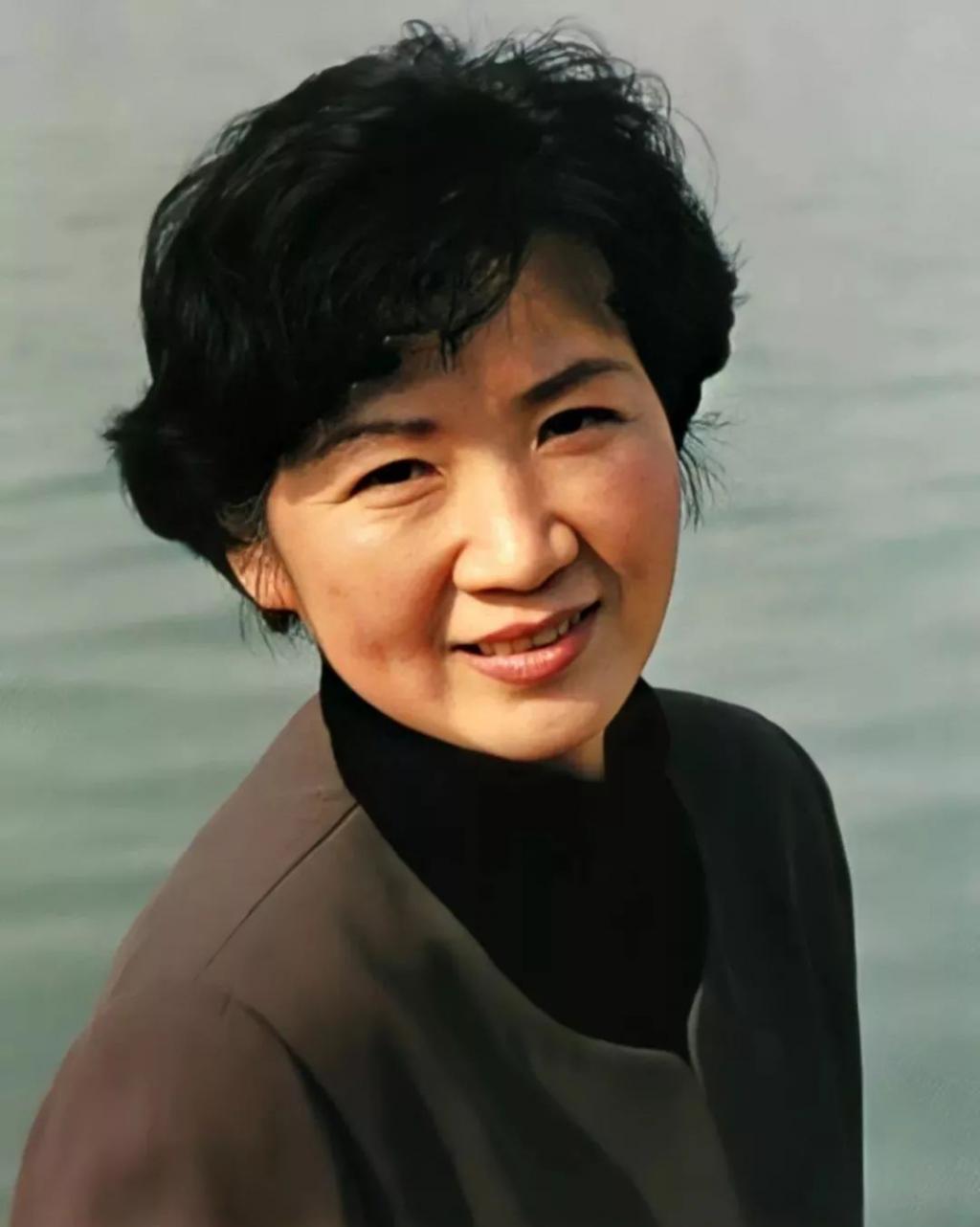 曹翠芬|“老戏骨”曹翠芬：人到中年爆红，与演员丈夫相爱一生却有遗憾