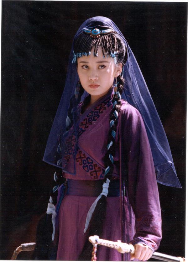 许晴|年过半百的许晴泳装出镜，宛如少女身材，网友：好想和她谈恋爱