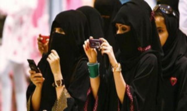 奶豆说育儿|迪拜大王妃：深藏后宫，22年为表哥连生12子，被禁足达41年