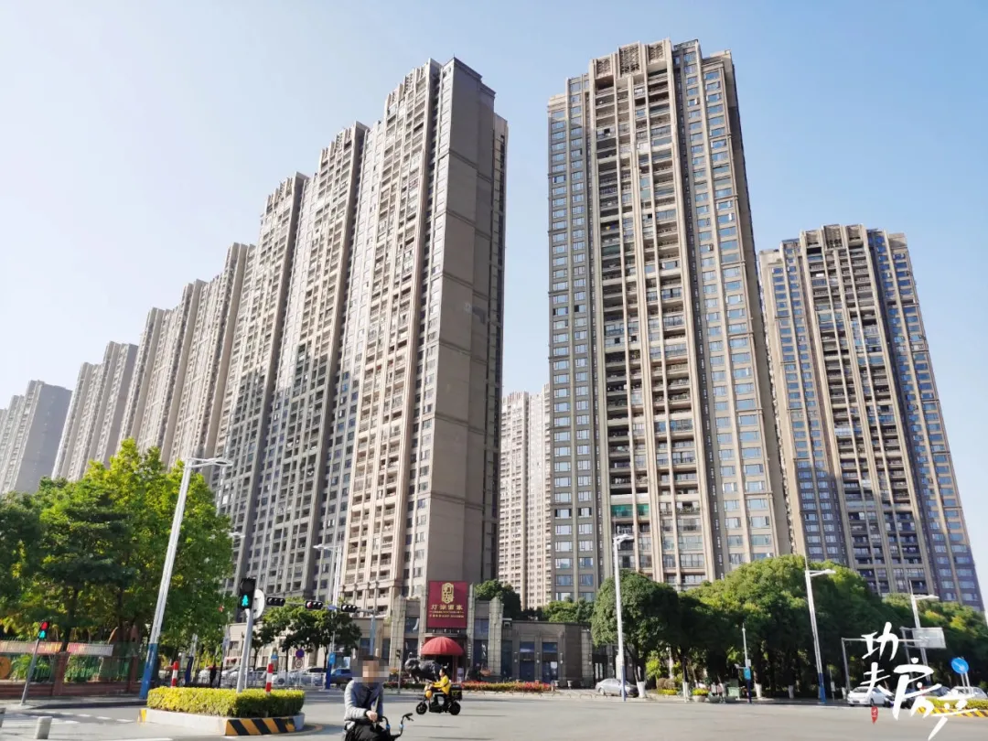 购房置业|5.17万/平不含税！千灯湖毛坯1473万成交，业主却说真便宜