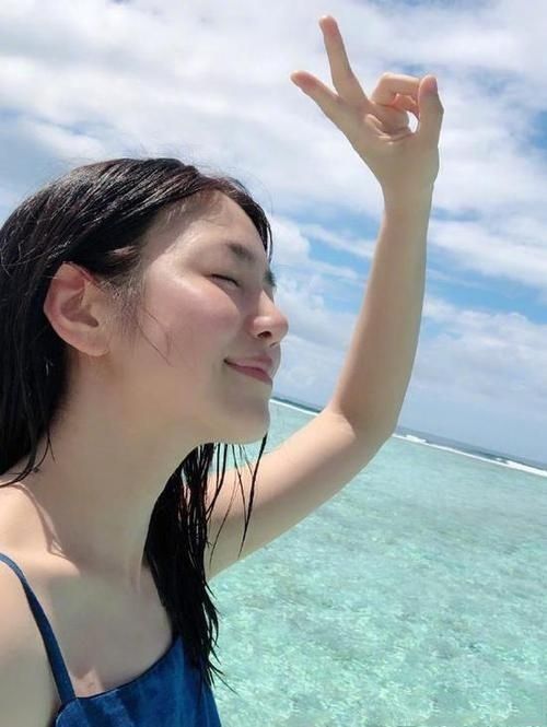 陈妍希|陈妍希穿丁字连体泳衣好饱满，和陈晓婚后生活很甜