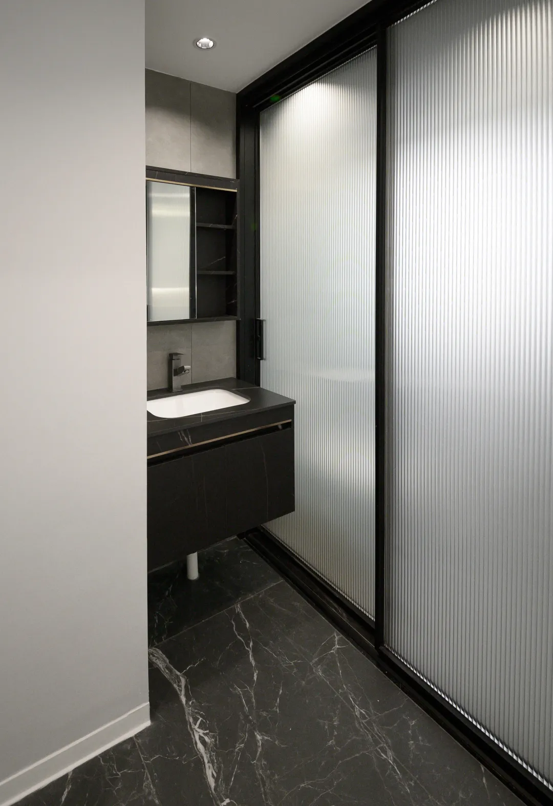 120㎡黑白灰三居，业主喜欢的高级范