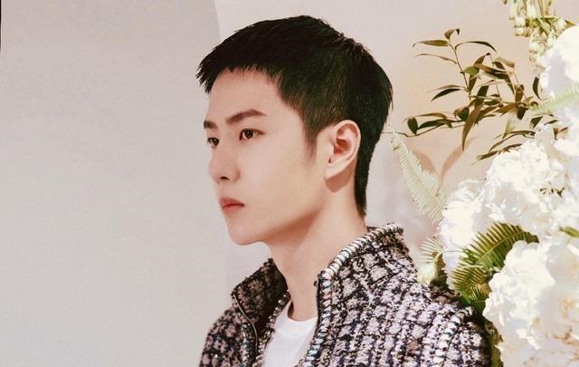 王一博|丑？王一博的一场秀，却凭短发吸了一波粉，击碎了黑的玻璃心