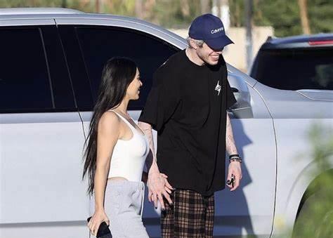 金·卡戴珊|金·卡戴珊想要放弃夫姓 她的28岁小男友怎么想？