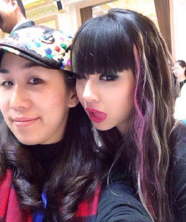 小彩旗|22岁小彩旗在变胖的路上越走越远，姨妈杨丽萍对她已经失去控制