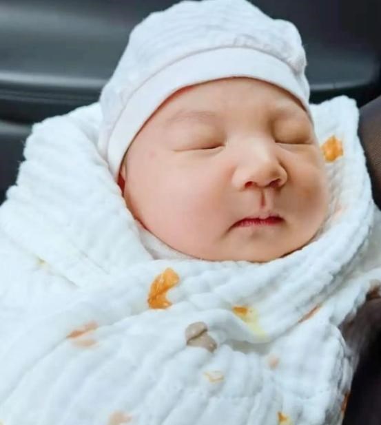 蒋雯丽|林生斌现任晒暖暖打疫苗照，被嘲是妻儿回来复仇，貌似越长越小