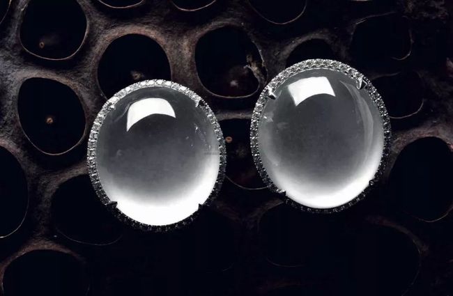 和田玉籽料|翡翠发灰了就不值钱?真正的「高级灰」贵到买不起