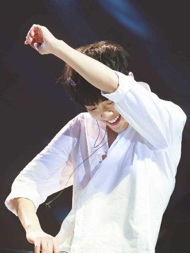 肖战|被龙丹妮雪藏，遭受全网诋毁，肖战的人气为何那么高？