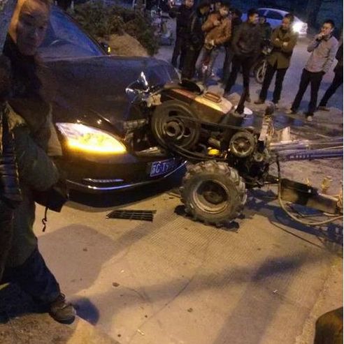 萌控孩|“哥们，你是不是忽略了车窗是透明的？别以为没人看得见！”哈哈