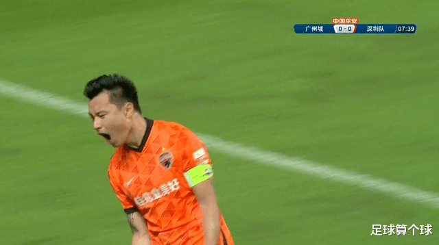 郜林|4-2！郜林狂造3球！招手动作骚劲十足，郜林老婆笑了：你好可爱